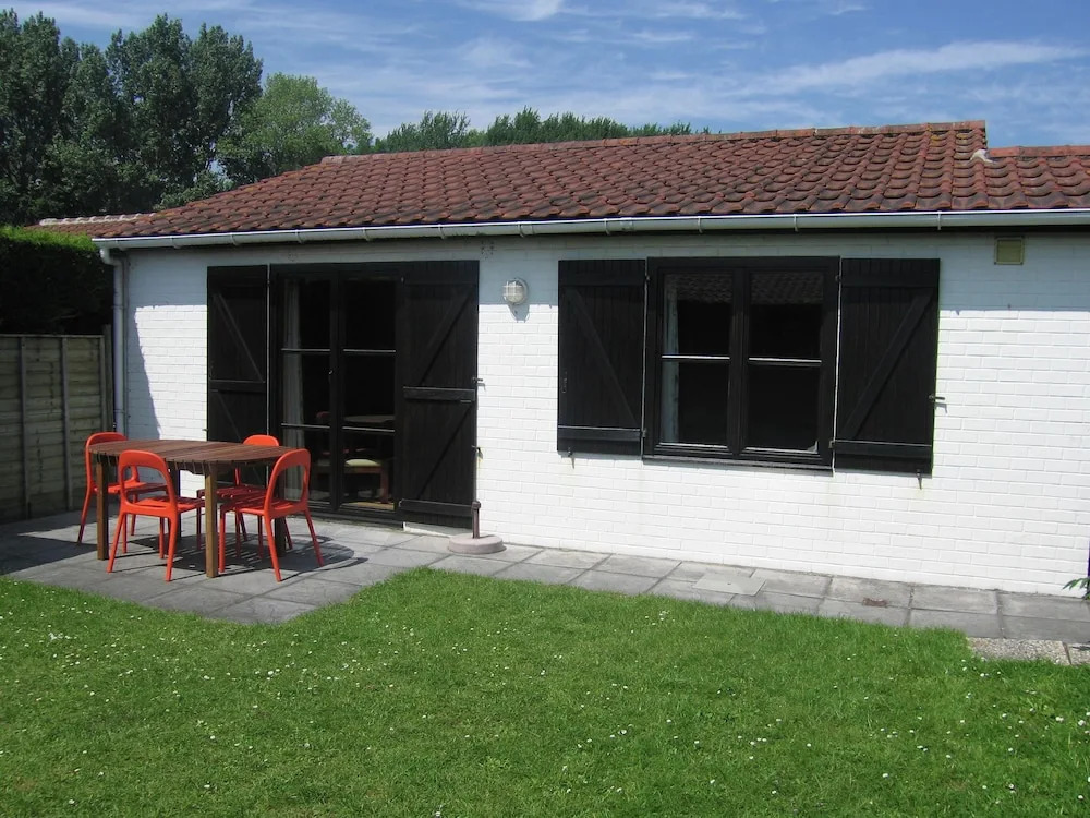 Cozy Cottage With Terrace, not far From De Panne