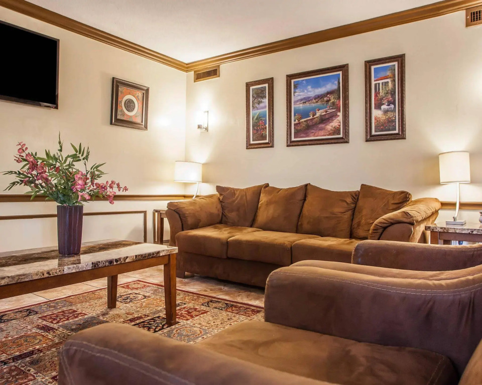 Quality Inn Saint Louis Airport