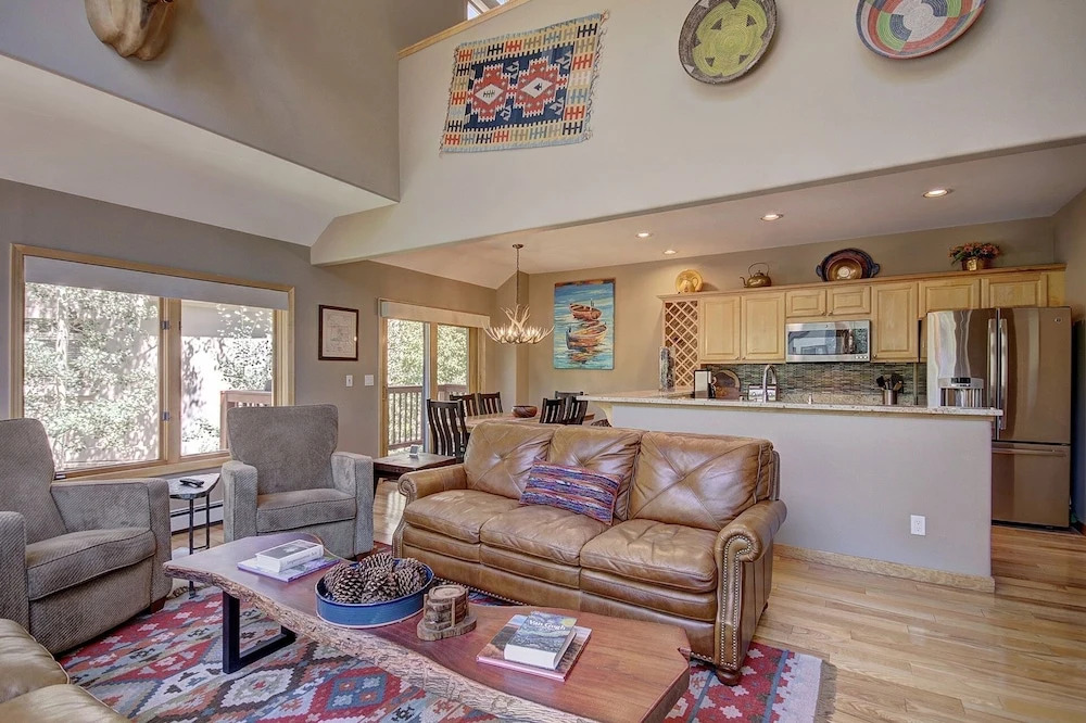 Tall Pines Lodge 4 Bedroom Townhouse by RedAwning