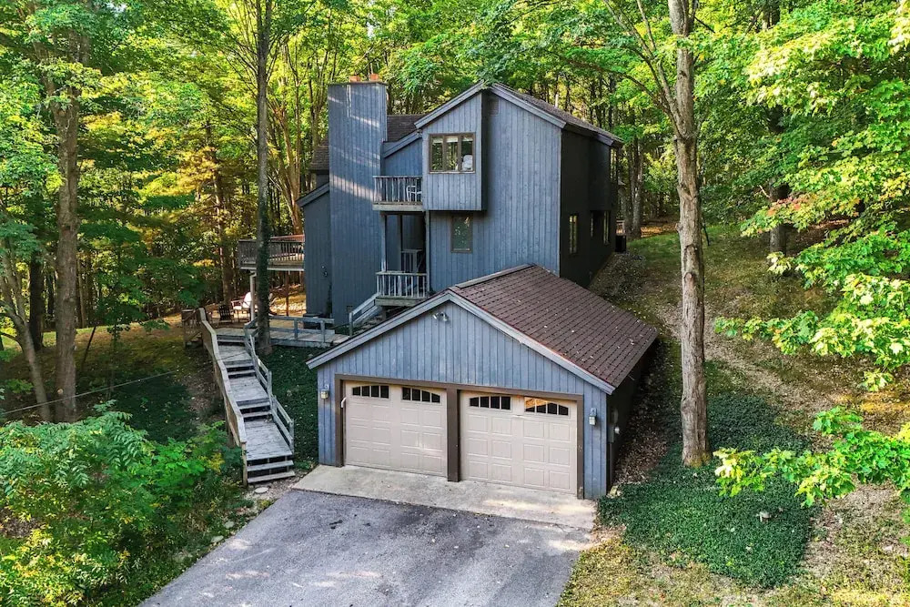 Soaking Tub & Fire Pit! Home Near Dtwn Suttons Bay
