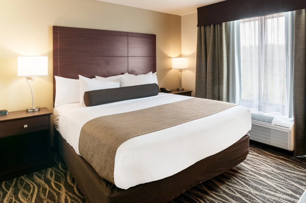 Cobblestone Hotel & Suites Appleton International Airport