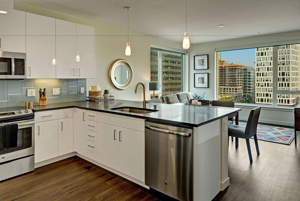 South Lake Union Lakeview Suite - Two Bedroom Apartment