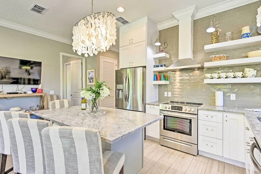 'chic on the Beach' Luxe Anna Maria Island Retreat