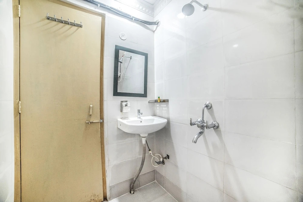 FabHotel R D Green