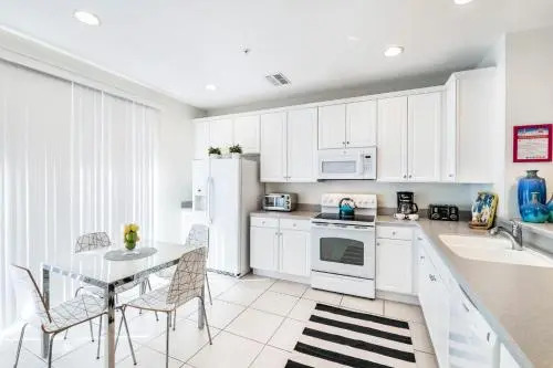 Beautiful Newly Updated Townhome Sleeps 10