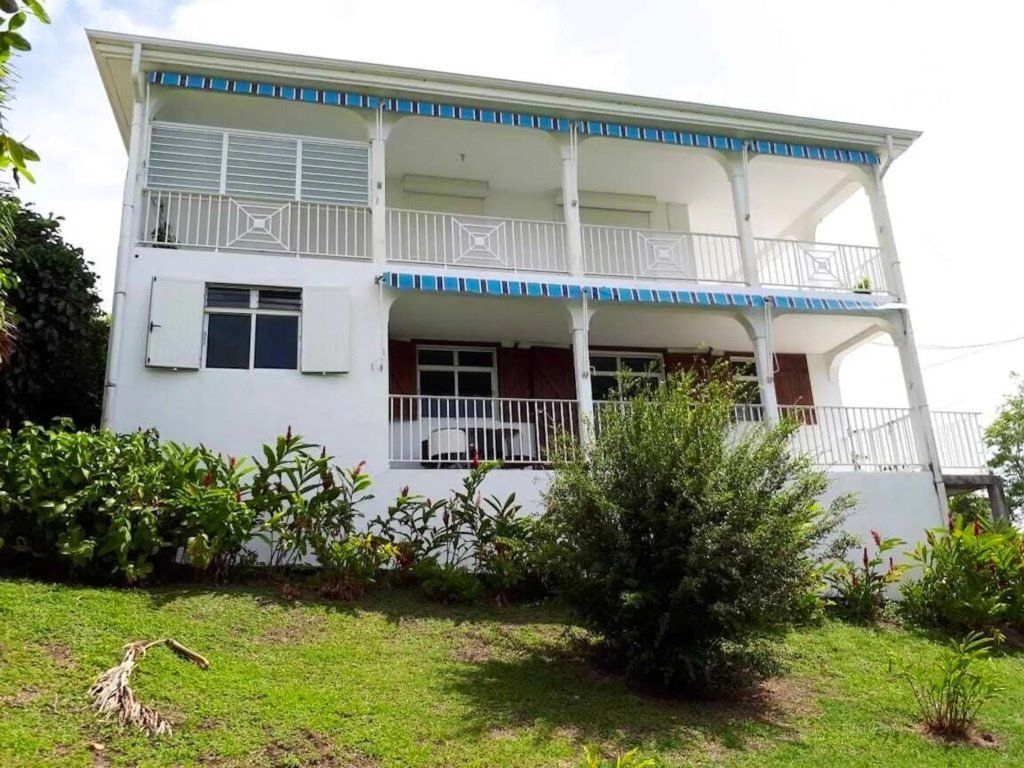 Maison de 3 chambres a Deshaies a 200 m de la plage avec vue sur la mer jardin clos et wifi