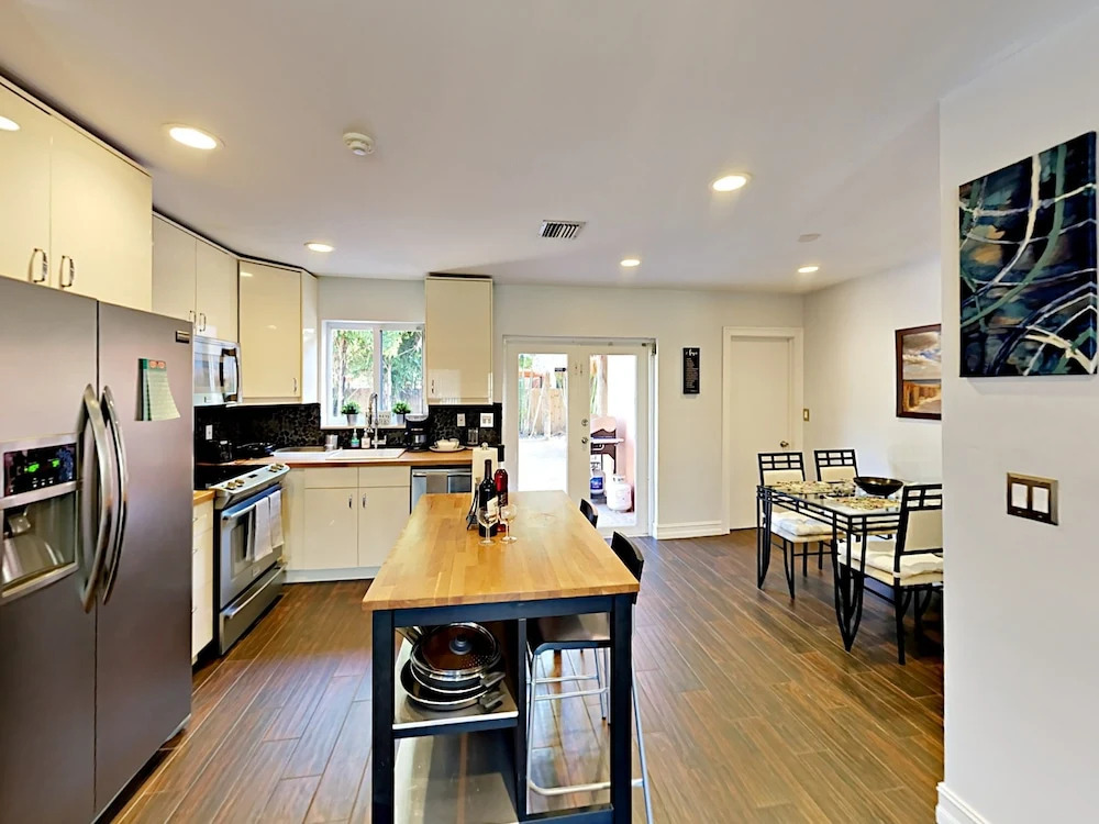 1500 SW 22nd Street Home 3 Bedrooms 2 Bathrooms Home