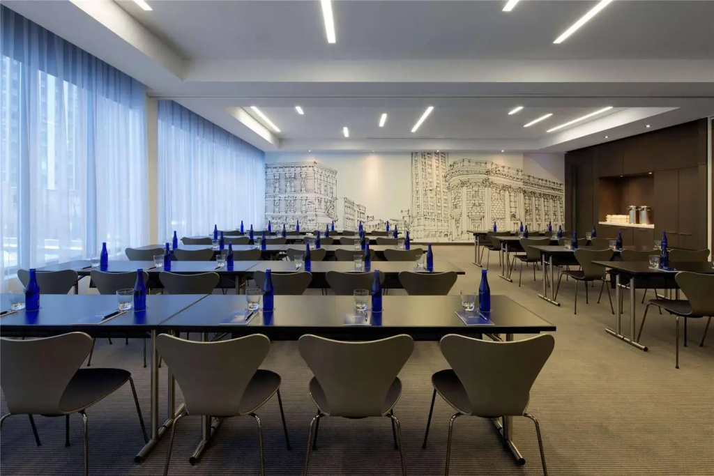 Radisson Blu Aqua Hotel, Chicago