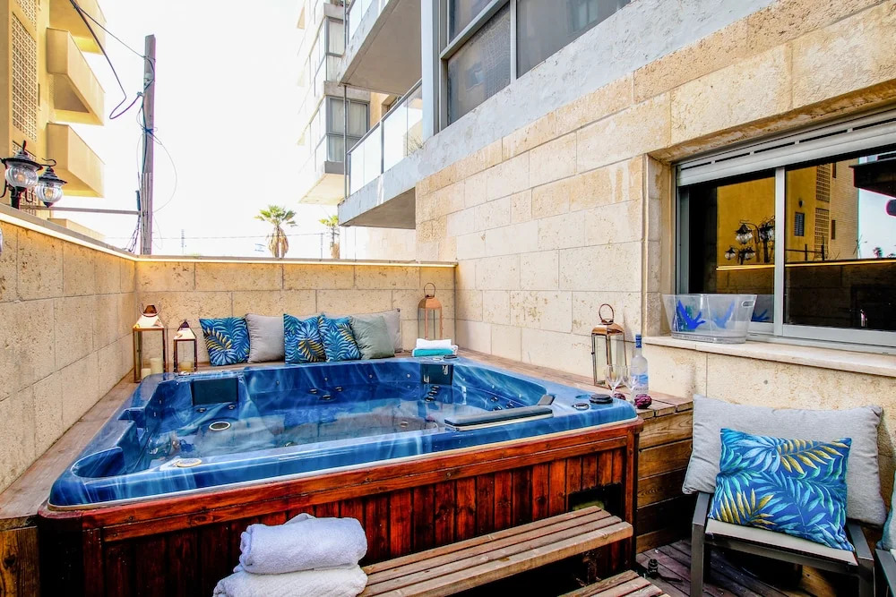 FeelHome Israel - Graffiti Beach House