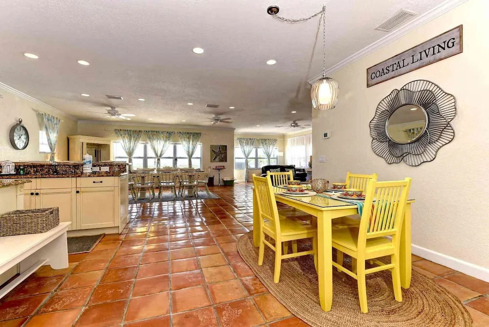 Sunset Point Apartment 4