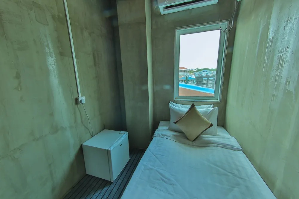 The Lodge Yangon Hostel