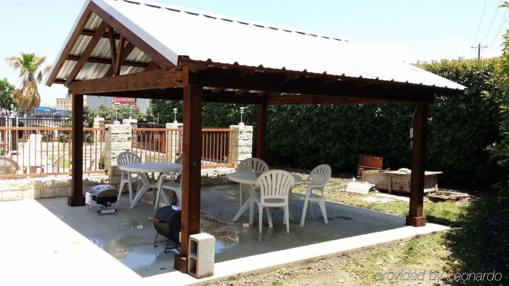 Americas Best Value Inn Buda