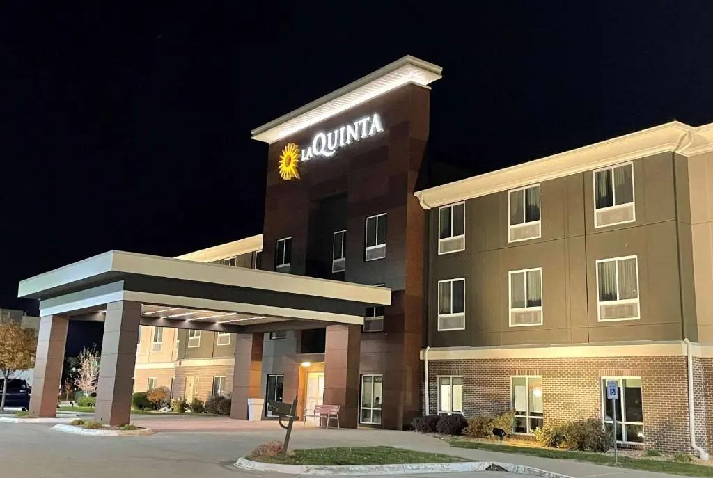 Howard Johnson by Wyndham Bole Plaza Chengwu