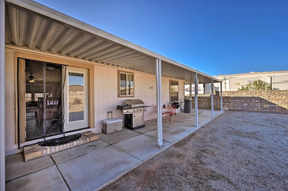 Yuma Vacation Rental w/ Yard & Grills