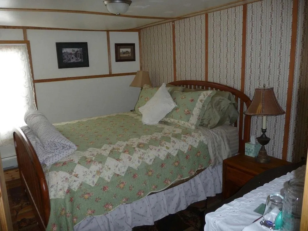 Stay Twin Lakes Cottage