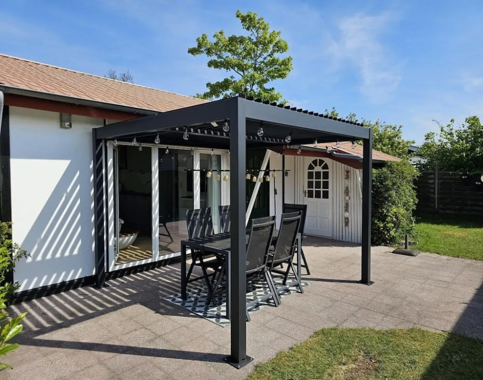 Bungalow in Park With Fenced Garden