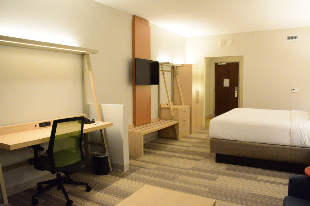 Holiday Inn Express & Suites Lexington Park California by IHG
