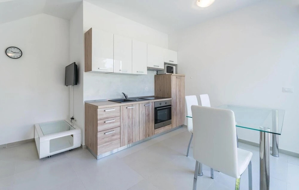 Beautiful Home in Buici With Wifi and 4 Bedrooms