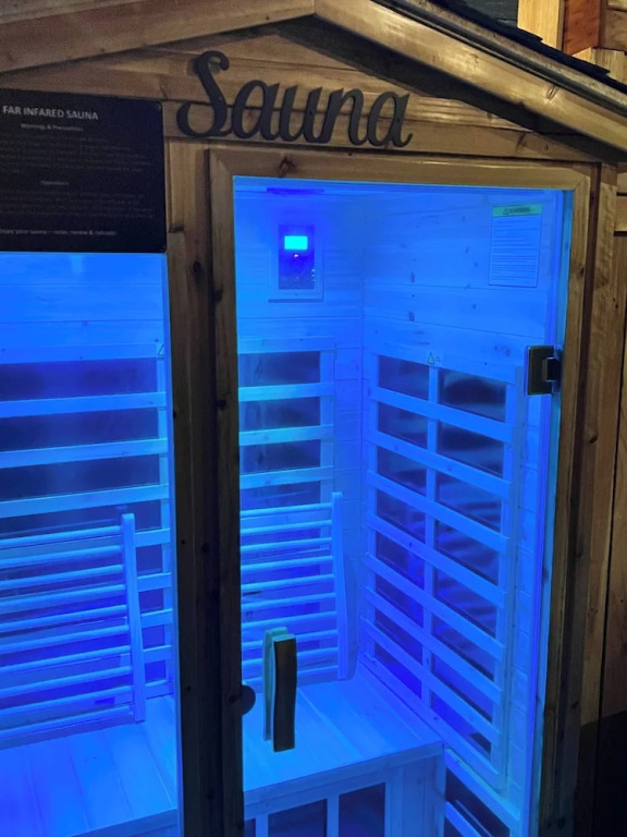 Tahoe Studio Spa With Hot Tub and Sauna