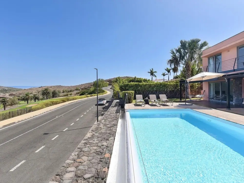 Villa With Private Pool in the Golf Resort