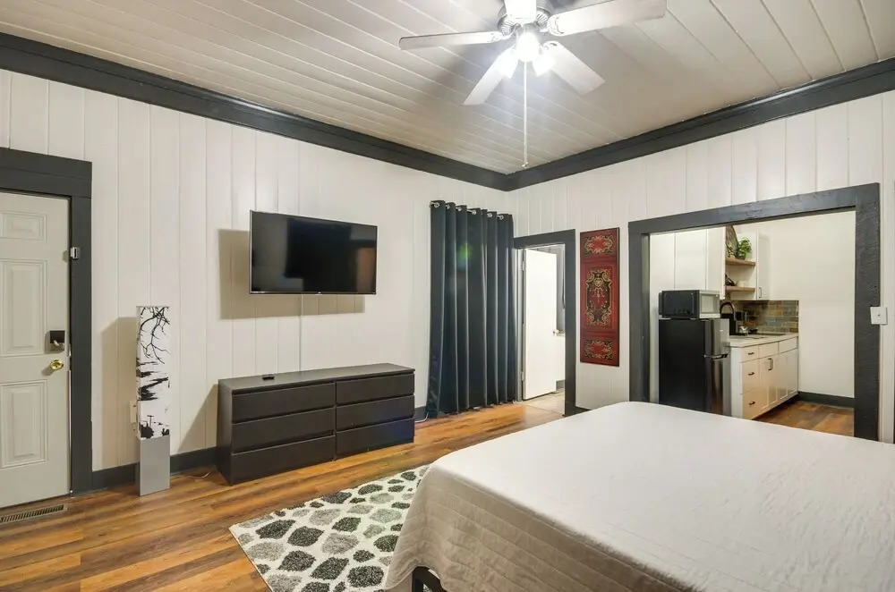Modern Greenwood Studio < 1 Mi to Downtown!