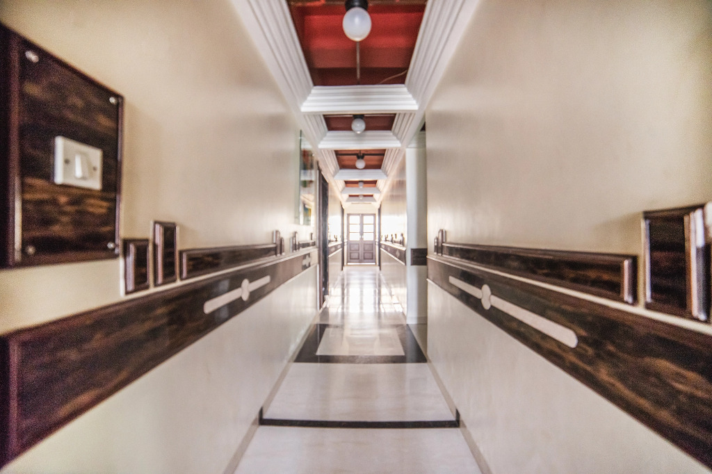 Fabhotel Santoor - Geeta Bhawan Square