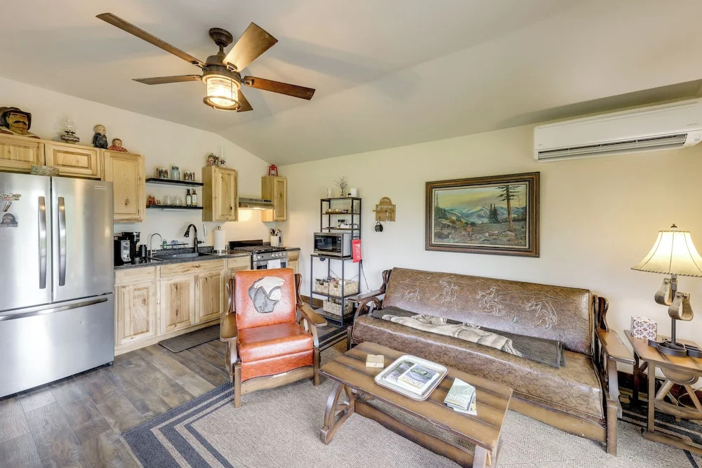 Waterfront Saloon-themed Cabin on Flathead River