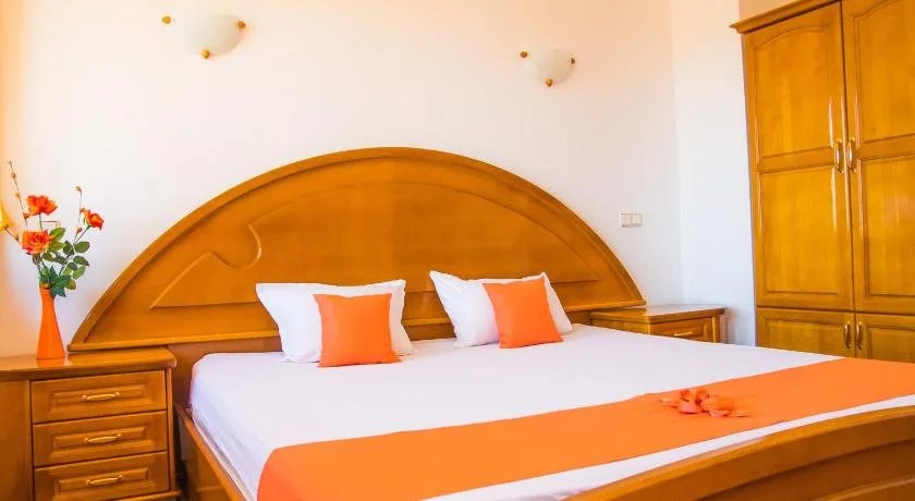 Elegance Hotel