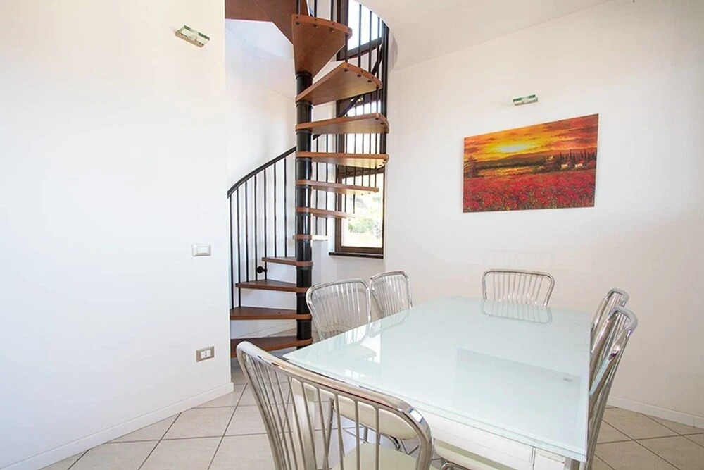 2 Bedroom Apartment near Stresa, Short Walk to Lakeside, Lake Views