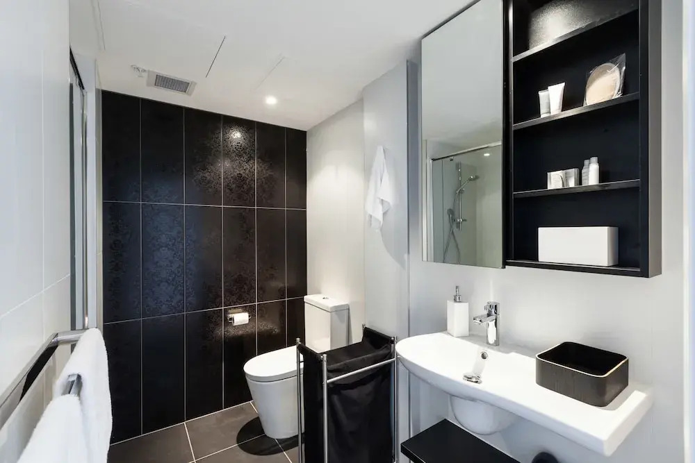 LOGAN, 2BDR Melbourne Apartment