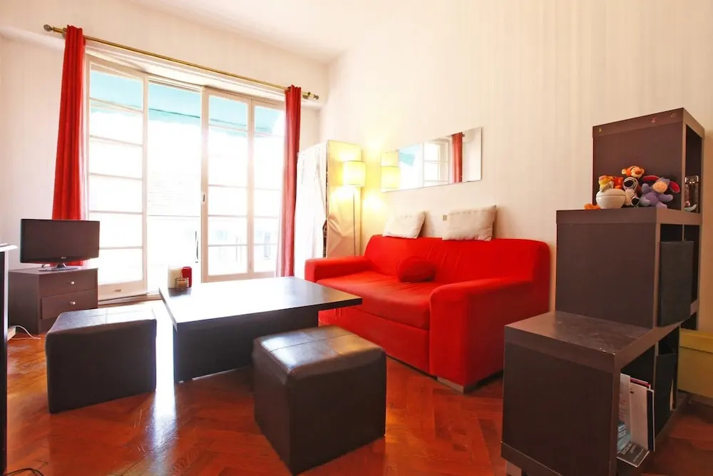 Glamor studio 4 persons with terrace dowtown in Nice