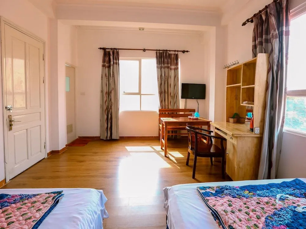 Oyo 437 Van Xuan Hotel
