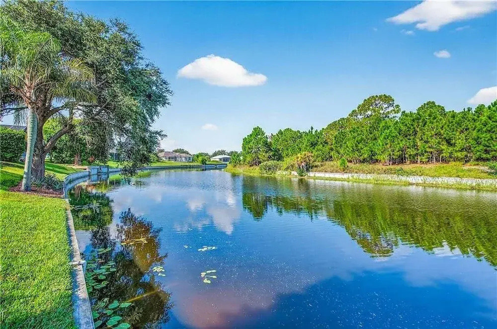 Relaxing Family Retreat In The Heart Of Sebastian 3 Bedroom Home