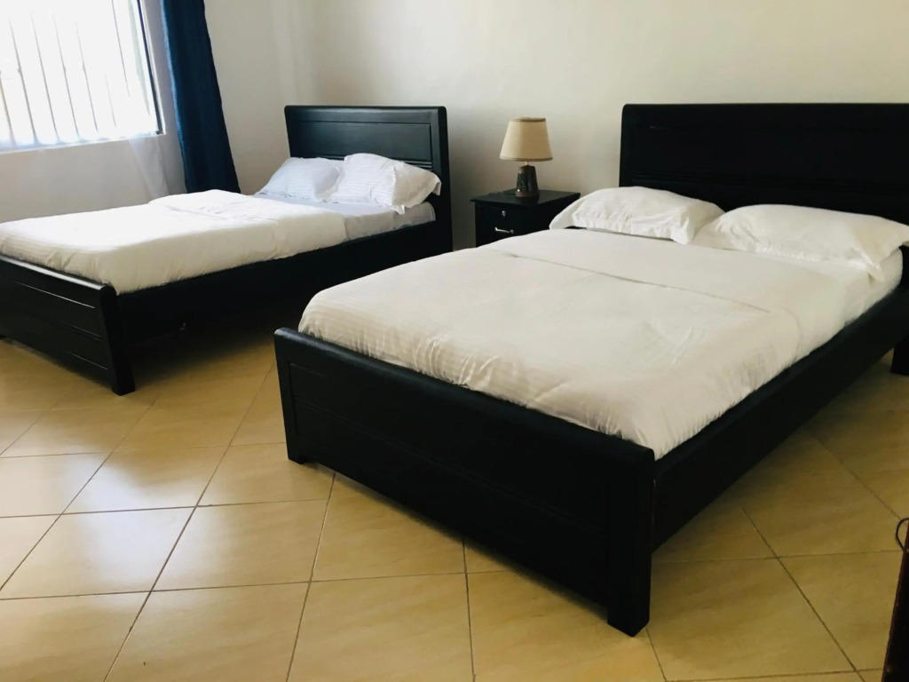J&R - Lovely two bedroom apartment in Jinja.