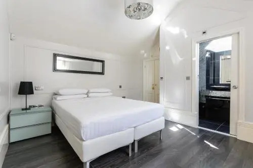 Stanhope Mews West II by Onefinestay