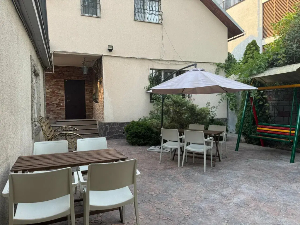 Hostel 53