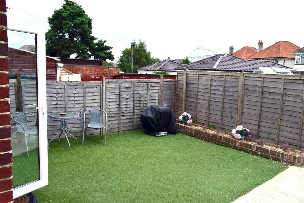 Cleopatra Family Accommodation Sleeps 11 with 2 free parkings