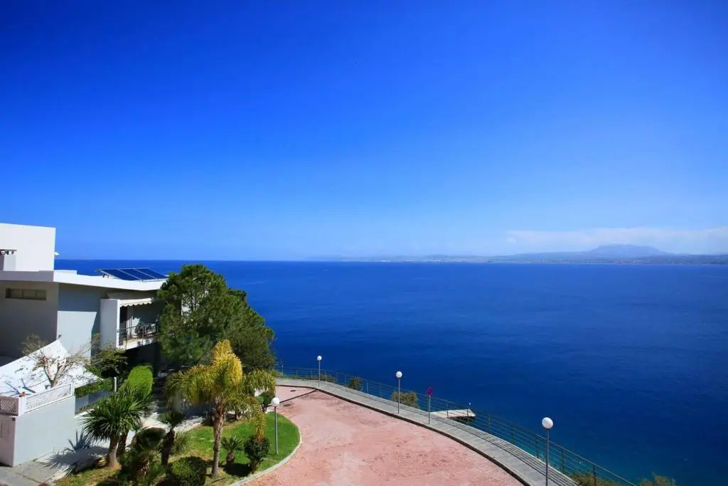 Seafront, 5star Home - 4min Walk To Private Beach