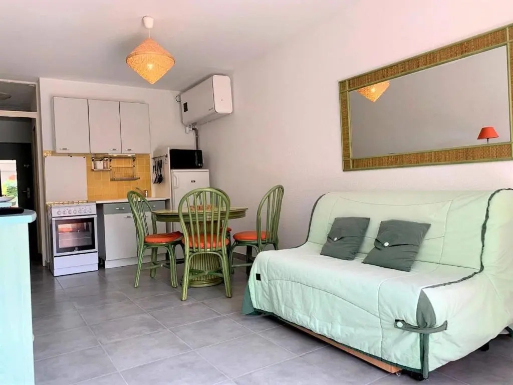 Appartement Mèze, 1 pièce, 4 personnes - FR-1-604-3
