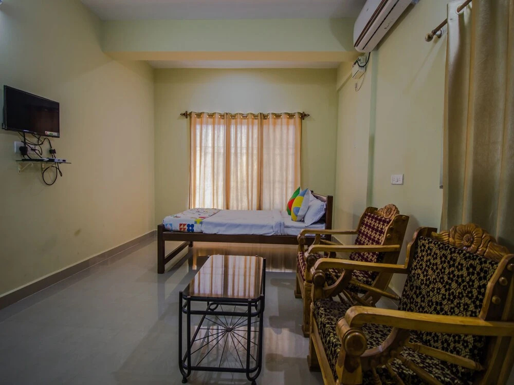OYO 14042 Home Cozy Studio Siolim