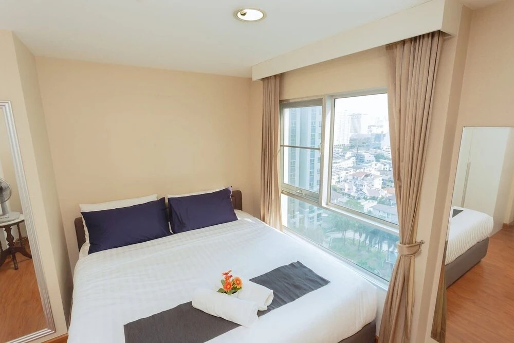 Near MRT Rama 9 Apartment