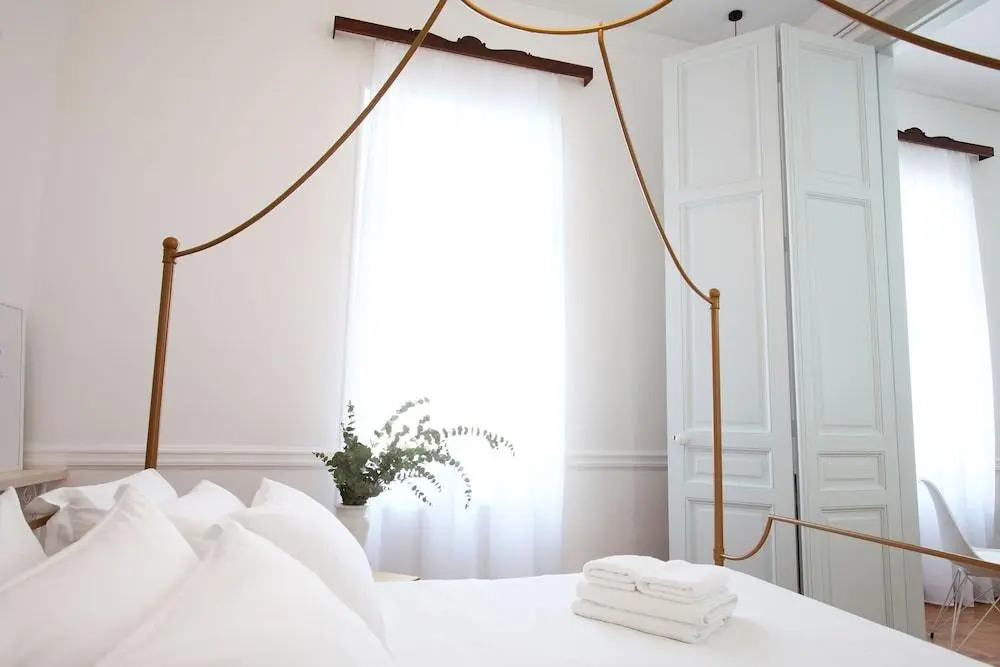 Live in Athens, THISEIO Historic House