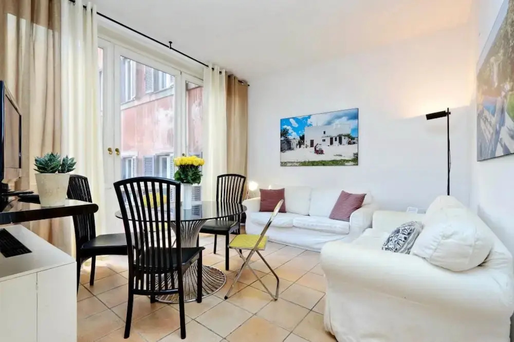 Spacious Modern Loft Steps from Trevi Fountain