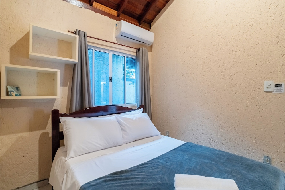 2-br House w/ Barbecue in Rio Tavares Mja0060