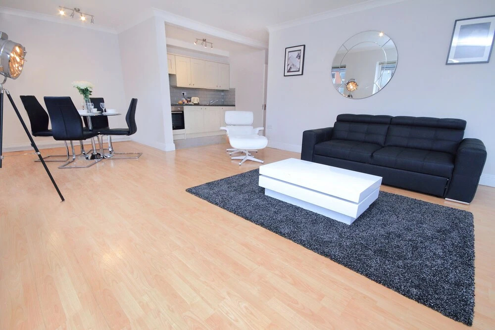Sir John Rogersons Quay Sleeps 8