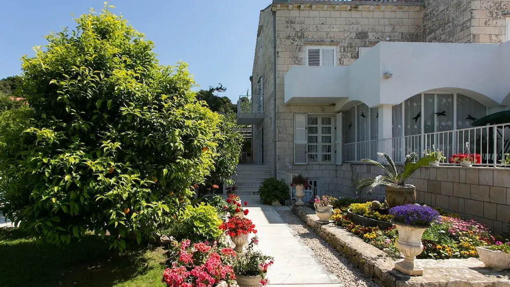 Villa Patricija, Zaton Dubrovnik