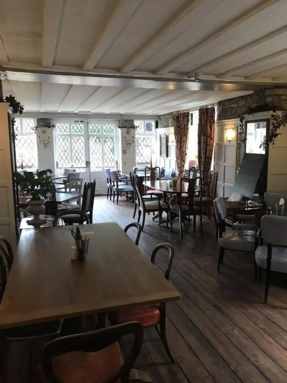 Bankes Arms Hotel