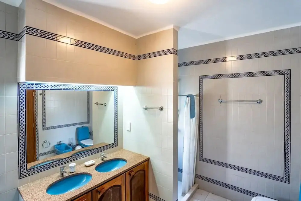 Joana Stunning Villa IS A 10 MIN Walk TO THE BEA