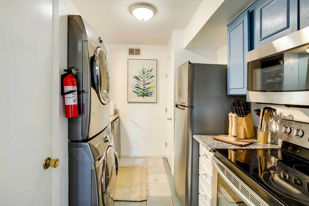 Stylish Condo w/ Pool in Knox Henderson!