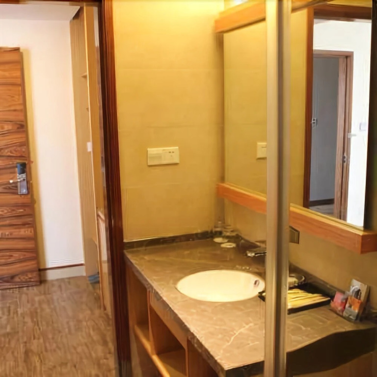 Breeze Hotel